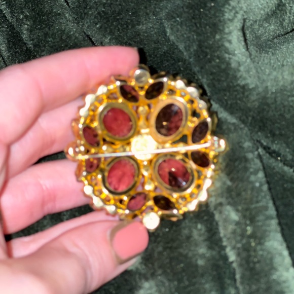 Juliana Brooch - Picture 4 of 4